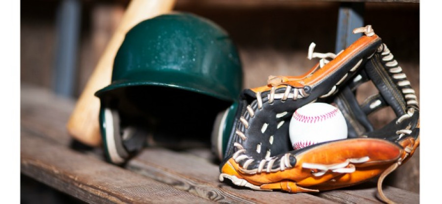 Baseball_Kit_on_old_bench