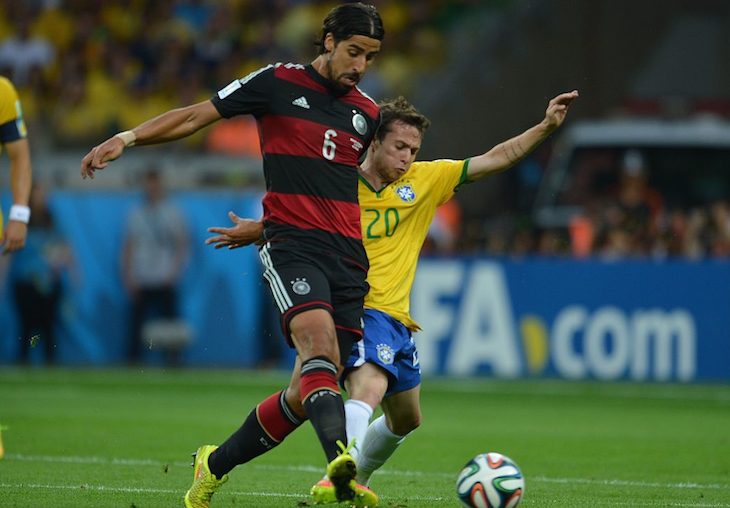 Bernard_Brazil_v_Germany_2014