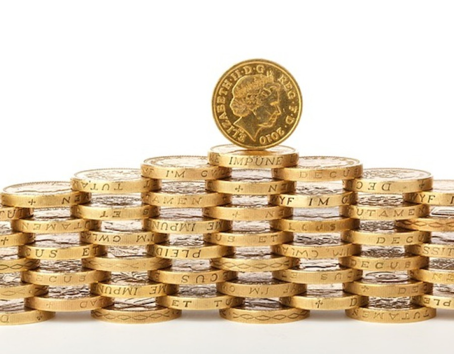 Pound_coins_stacked