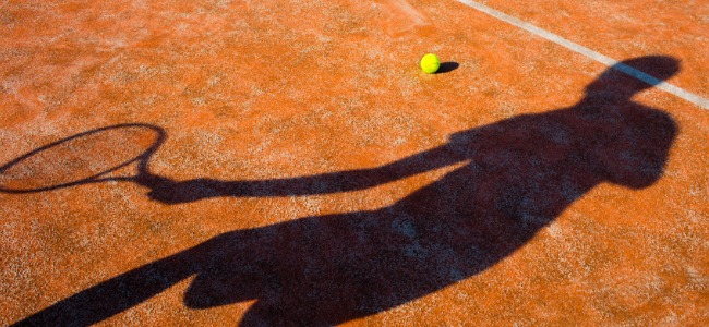 Shadow_of_Tennis_Player_on_Court