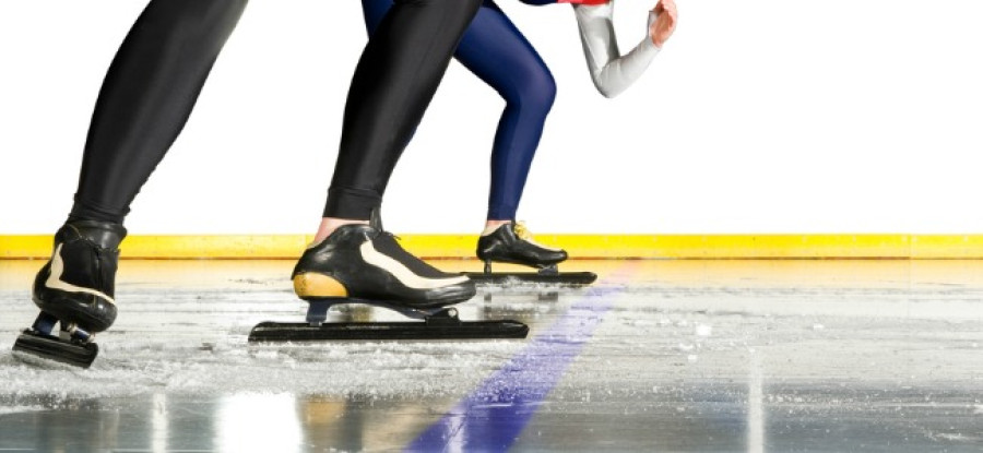 Speedskaters at start